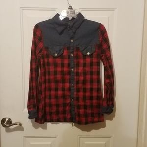 Large Buffalo plaid snap down top